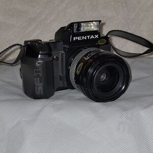 Pentax 35mm SF1 Camera with Strap & Lens • TTL Auto Flash • AF Spotbeam System